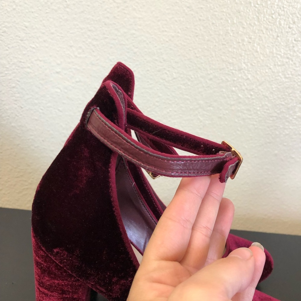 Shoe Dazzle Burgundy Velvet High Heels - Picture 10 of 13